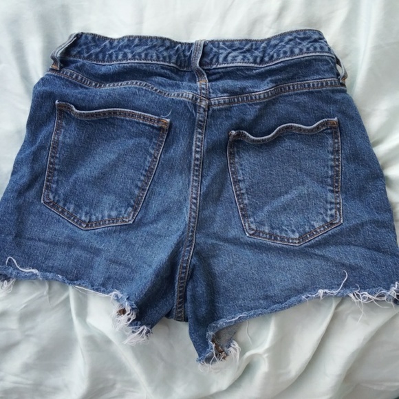 Universal Thread Cut Off Jean Shorts - Picture 2 of 2